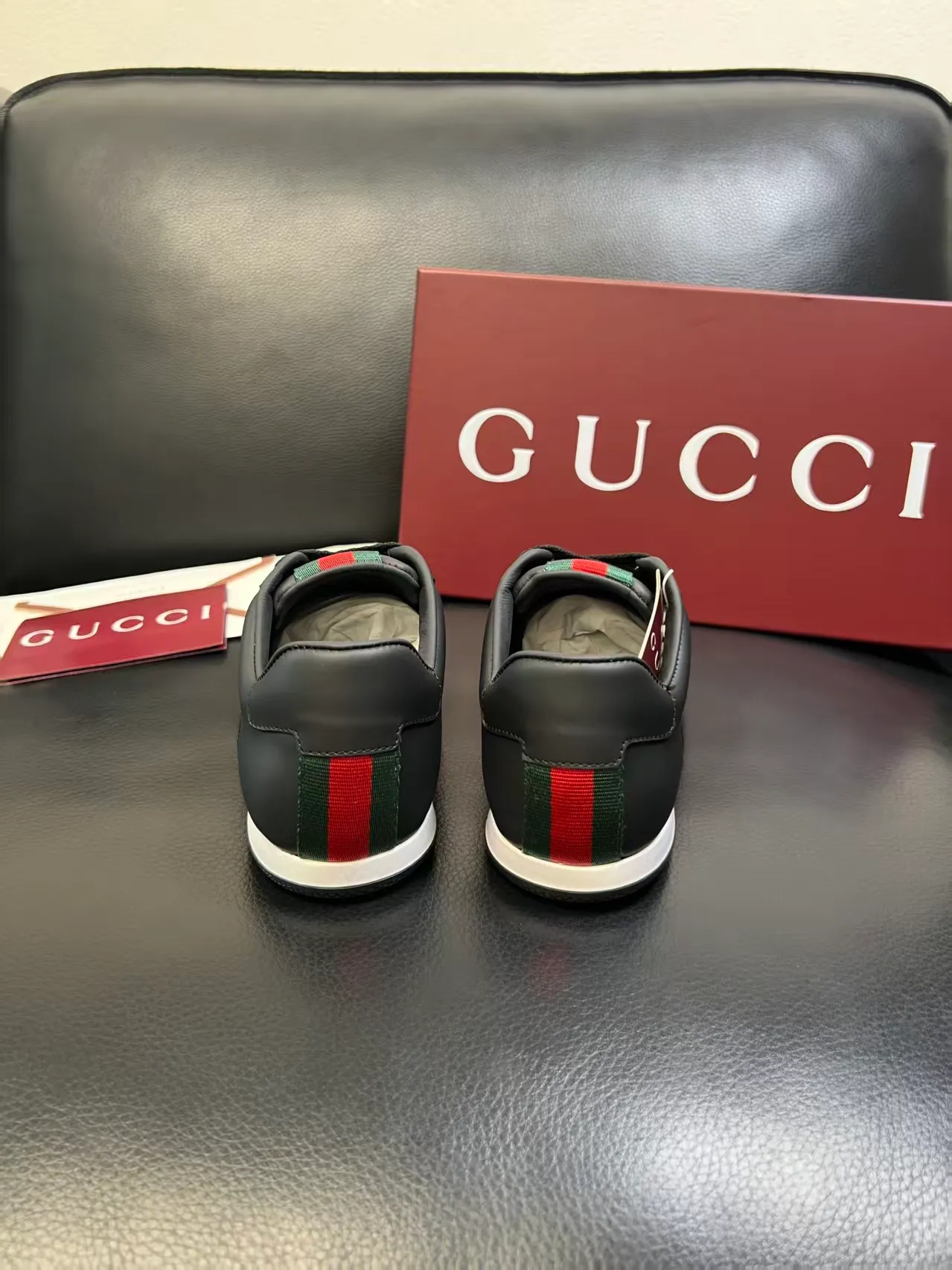 Factory price: 420💰New men's shoes GUCCI [Lightning] Gucci's latest shoes are shipped. Original quality, fashionable, special material, sheepskin lining, brand new packaging. The foot feels super comfortable and the workmanship is impeccable. Size: 38-44, customized 45